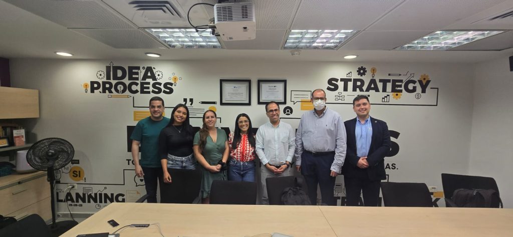 Profesionales de la VRA realizan pasantía en Colombia para fortalecer el desarrollo de microcredenciales en la UCT